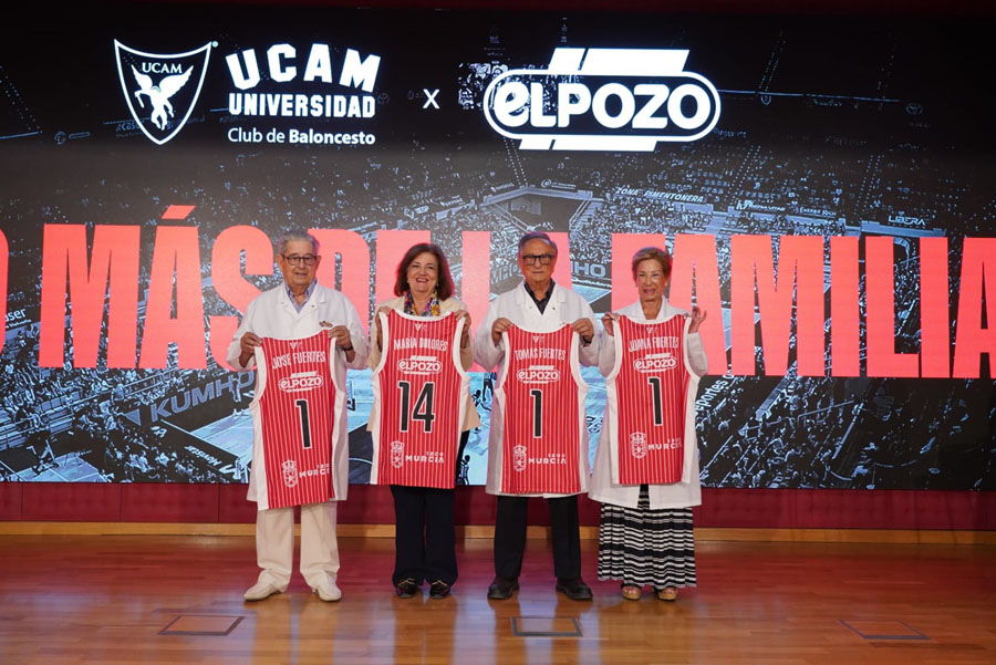 De derecha a izquierda Tomás Fuertes, presidente de ElPozo Alimentación, Juana Fuertes, consejera, María Dolores Garcia, presidenta de UCAM Universidad y José Fuertes, consejero delegado de ElPozo Alimentación